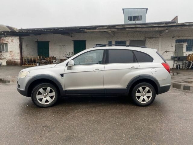 Сірий Шевроле Каптіва, об'ємом двигуна 2 л та пробігом 240 тис. км за 3999 $, фото 2 на Automoto.ua