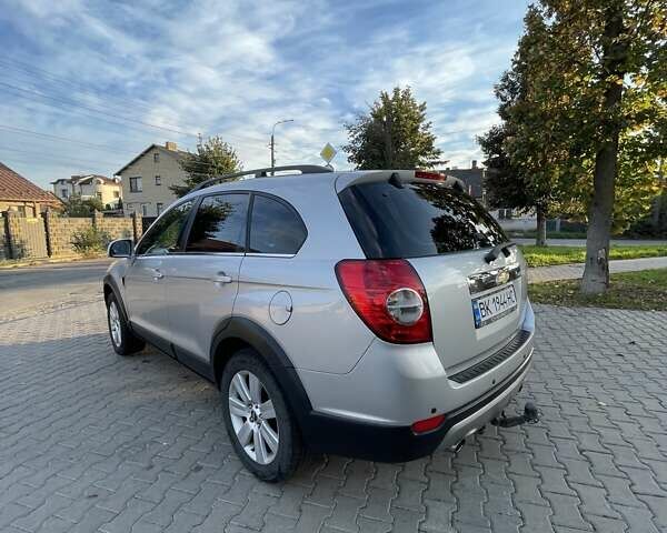 Серый Шевроле Каптива, объемом двигателя 1.99 л и пробегом 350 тыс. км за 8200 $, фото 7 на Automoto.ua