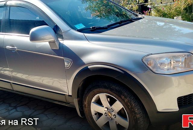 Серый Шевроле Каптива, объемом двигателя 2.4 л и пробегом 193 тыс. км за 8500 $, фото 4 на Automoto.ua