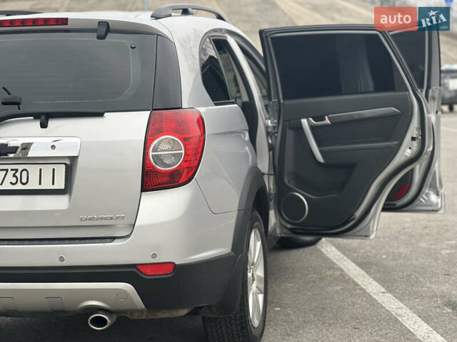 Серый Шевроле Каптива, объемом двигателя 2.4 л и пробегом 188 тыс. км за 8760 $, фото 17 на Automoto.ua