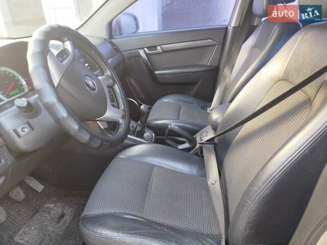 Серый Шевроле Каптива, объемом двигателя 2.41 л и пробегом 204 тыс. км за 6500 $, фото 20 на Automoto.ua