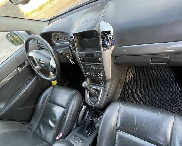 Серый Шевроле Каптива, объемом двигателя 1.99 л и пробегом 350 тыс. км за 8200 $, фото 16 на Automoto.ua