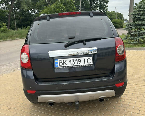Серый Шевроле Каптива, объемом двигателя 2 л и пробегом 227 тыс. км за 8200 $, фото 4 на Automoto.ua