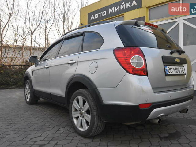 Сірий Шевроле Каптіва, об'ємом двигуна 3.2 л та пробігом 245 тис. км за 5999 $, фото 10 на Automoto.ua