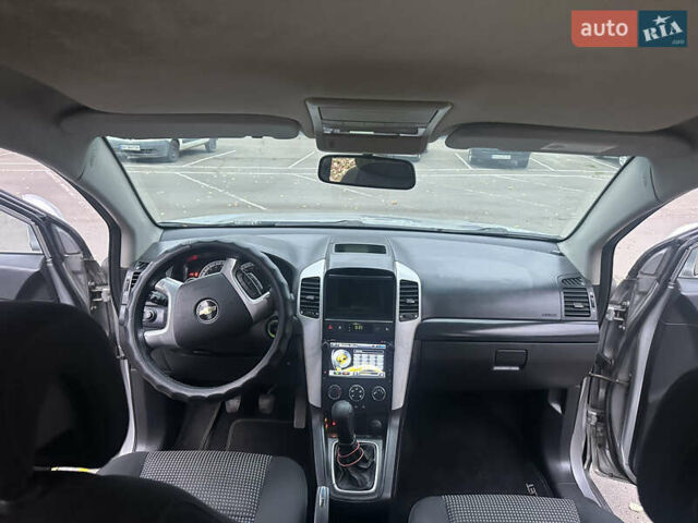 Сірий Шевроле Каптіва, об'ємом двигуна 2.4 л та пробігом 217 тис. км за 7000 $, фото 9 на Automoto.ua