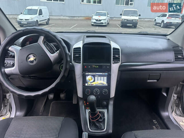 Сірий Шевроле Каптіва, об'ємом двигуна 2.4 л та пробігом 217 тис. км за 7000 $, фото 13 на Automoto.ua