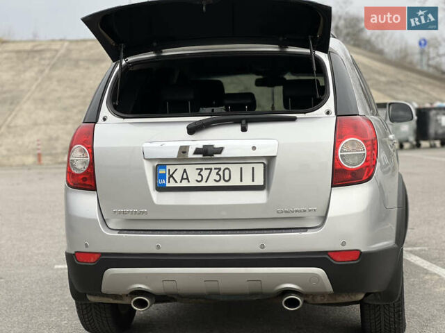 Серый Шевроле Каптива, объемом двигателя 2.4 л и пробегом 188 тыс. км за 8760 $, фото 16 на Automoto.ua