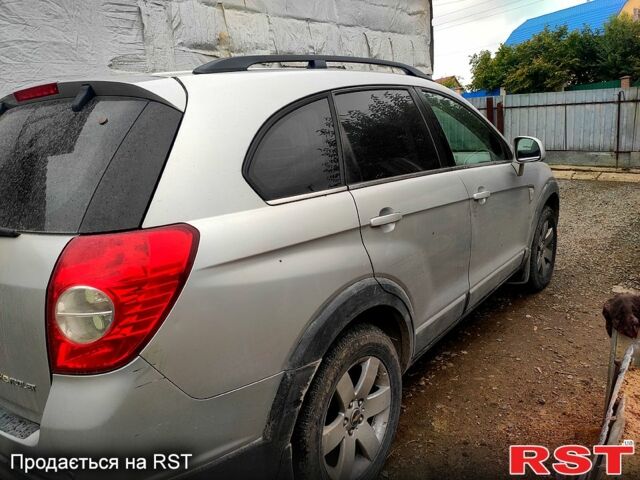 Серый Шевроле Каптива, объемом двигателя 2.4 л и пробегом 318 тыс. км за 8000 $, фото 1 на Automoto.ua