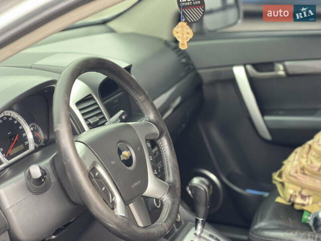 Серый Шевроле Каптива, объемом двигателя 2.4 л и пробегом 188 тыс. км за 8760 $, фото 31 на Automoto.ua