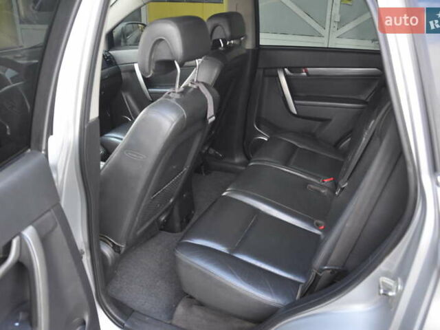 Сірий Шевроле Каптіва, об'ємом двигуна 3.2 л та пробігом 245 тис. км за 5999 $, фото 18 на Automoto.ua