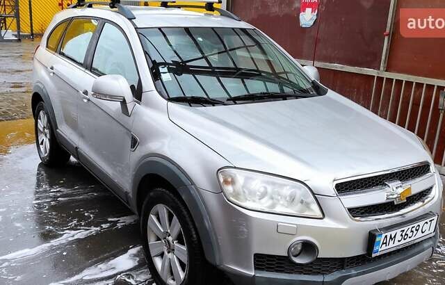 Серый Шевроле Каптива, объемом двигателя 2 л и пробегом 259 тыс. км за 7000 $, фото 6 на Automoto.ua