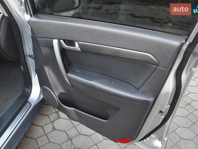 Сірий Шевроле Каптіва, об'ємом двигуна 3.2 л та пробігом 245 тис. км за 5999 $, фото 25 на Automoto.ua