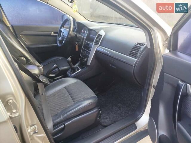Серый Шевроле Каптива, объемом двигателя 2.41 л и пробегом 204 тыс. км за 6500 $, фото 27 на Automoto.ua