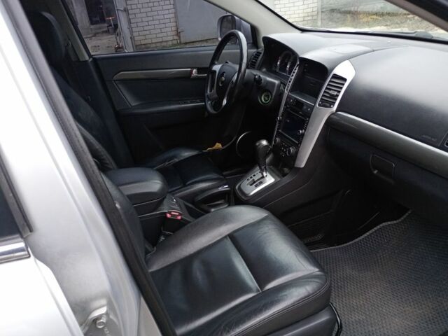 Серый Шевроле Каптива, объемом двигателя 2 л и пробегом 315 тыс. км за 7600 $, фото 5 на Automoto.ua