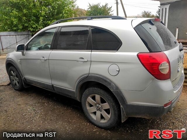 Серый Шевроле Каптива, объемом двигателя 2.4 л и пробегом 318 тыс. км за 8000 $, фото 5 на Automoto.ua