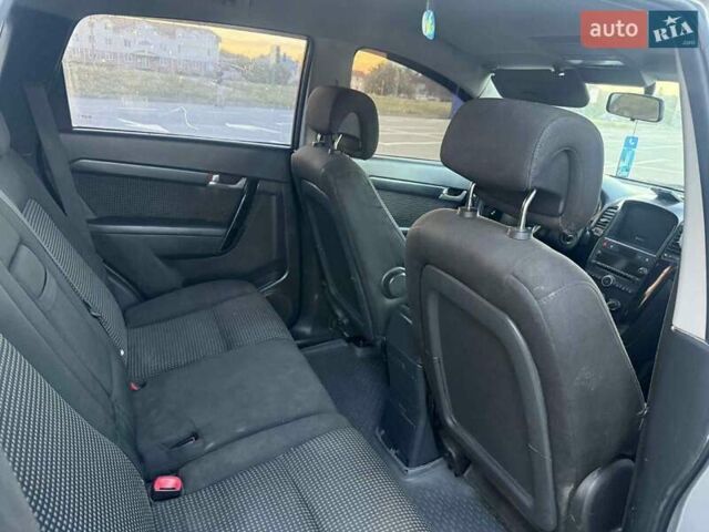 Серый Шевроле Каптива, объемом двигателя 2.41 л и пробегом 330 тыс. км за 6400 $, фото 7 на Automoto.ua