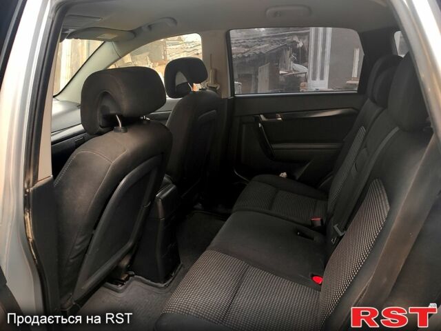 Серый Шевроле Каптива, объемом двигателя 2.4 л и пробегом 318 тыс. км за 8000 $, фото 3 на Automoto.ua