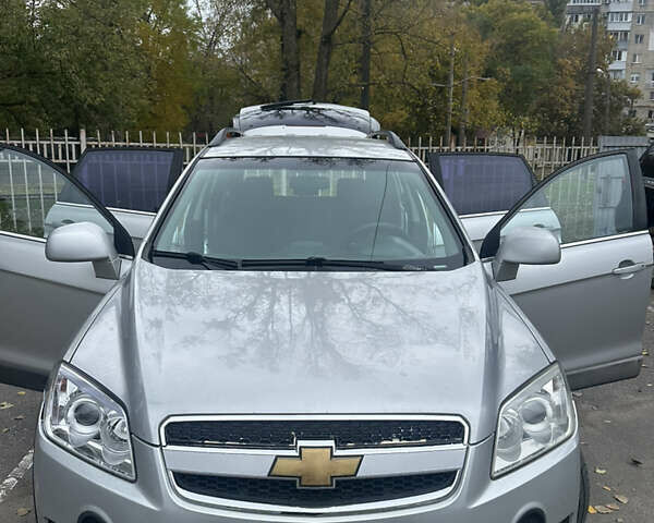Сірий Шевроле Каптіва, об'ємом двигуна 2.4 л та пробігом 217 тис. км за 7000 $, фото 1 на Automoto.ua
