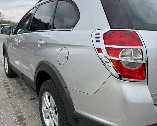 Серый Шевроле Каптива, объемом двигателя 2.4 л и пробегом 281 тыс. км за 7200 $, фото 12 на Automoto.ua