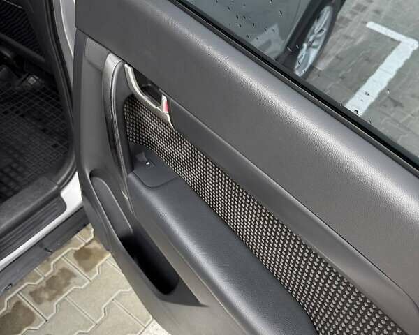 Серый Шевроле Каптива, объемом двигателя 2.4 л и пробегом 281 тыс. км за 7200 $, фото 21 на Automoto.ua