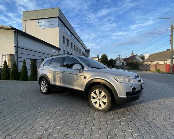 Серый Шевроле Каптива, объемом двигателя 1.99 л и пробегом 350 тыс. км за 8200 $, фото 3 на Automoto.ua