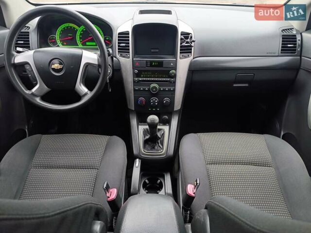 Серый Шевроле Каптива, объемом двигателя 2.4 л и пробегом 240 тыс. км за 6800 $, фото 28 на Automoto.ua