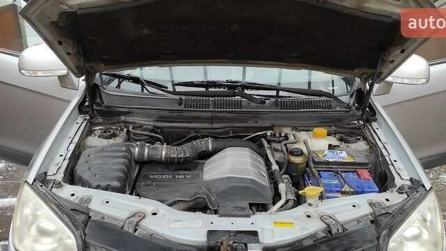 Серый Шевроле Каптива, объемом двигателя 2 л и пробегом 259 тыс. км за 7000 $, фото 13 на Automoto.ua