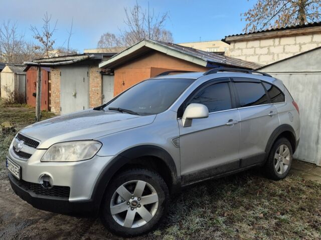 Серый Шевроле Каптива, объемом двигателя 2.4 л и пробегом 175 тыс. км за 7700 $, фото 2 на Automoto.ua