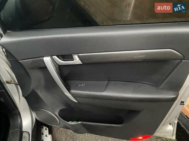 Серый Шевроле Каптива, объемом двигателя 3.2 л и пробегом 206 тыс. км за 6000 $, фото 13 на Automoto.ua