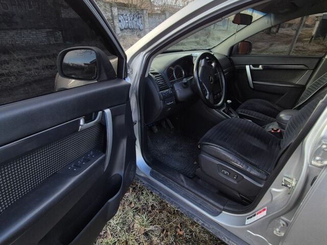 Серый Шевроле Каптива, объемом двигателя 2.4 л и пробегом 175 тыс. км за 7700 $, фото 7 на Automoto.ua