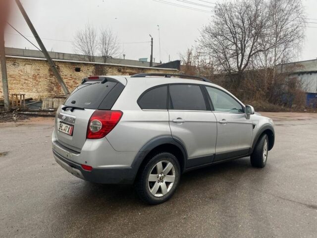 Сірий Шевроле Каптіва, об'ємом двигуна 2 л та пробігом 240 тис. км за 3999 $, фото 4 на Automoto.ua