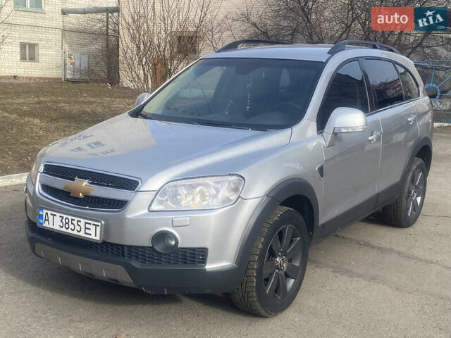 Серый Шевроле Каптива, объемом двигателя 2.4 л и пробегом 270 тыс. км за 10000 $, фото 1 на Automoto.ua