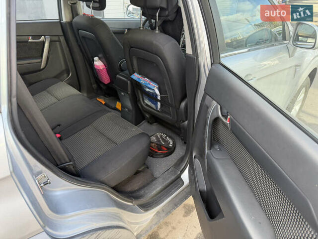 Сірий Шевроле Каптіва, об'ємом двигуна 2.41 л та пробігом 221 тис. км за 6500 $, фото 12 на Automoto.ua
