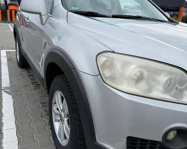 Серый Шевроле Каптива, объемом двигателя 2.4 л и пробегом 281 тыс. км за 7200 $, фото 10 на Automoto.ua