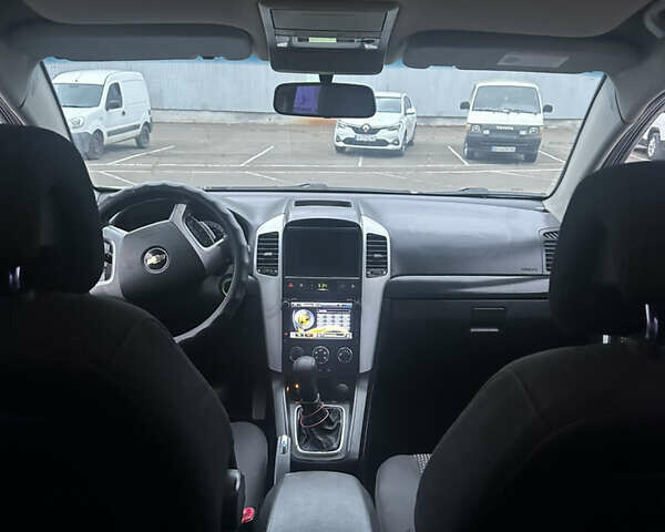 Сірий Шевроле Каптіва, об'ємом двигуна 2.4 л та пробігом 217 тис. км за 7000 $, фото 7 на Automoto.ua