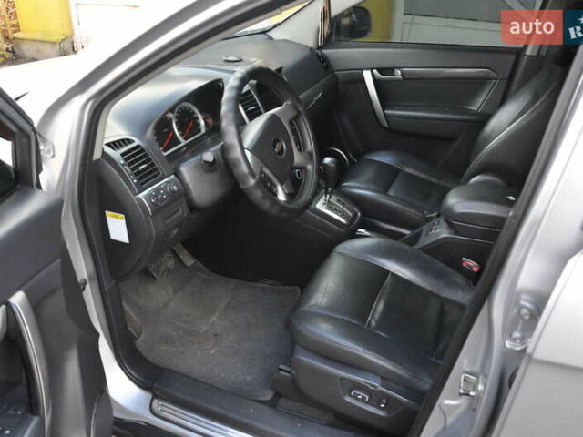 Сірий Шевроле Каптіва, об'ємом двигуна 3.2 л та пробігом 245 тис. км за 5999 $, фото 14 на Automoto.ua