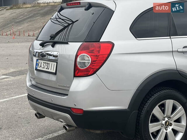 Серый Шевроле Каптива, объемом двигателя 2.4 л и пробегом 188 тыс. км за 8760 $, фото 10 на Automoto.ua