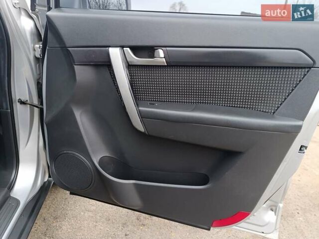 Серый Шевроле Каптива, объемом двигателя 2.4 л и пробегом 240 тыс. км за 6800 $, фото 25 на Automoto.ua