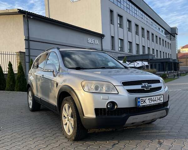 Серый Шевроле Каптива, объемом двигателя 1.99 л и пробегом 350 тыс. км за 8200 $, фото 1 на Automoto.ua