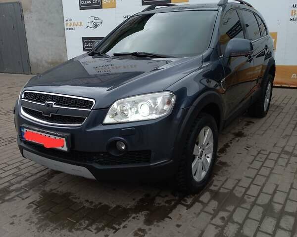 Сірий Шевроле Каптіва, об'ємом двигуна 3.2 л та пробігом 255 тис. км за 7000 $, фото 1 на Automoto.ua