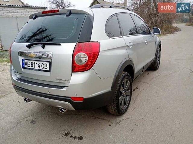 Серый Шевроле Каптива, объемом двигателя 2 л и пробегом 315 тыс. км за 7600 $, фото 3 на Automoto.ua
