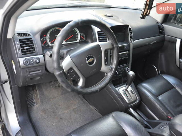 Сірий Шевроле Каптіва, об'ємом двигуна 3.2 л та пробігом 245 тис. км за 5999 $, фото 17 на Automoto.ua