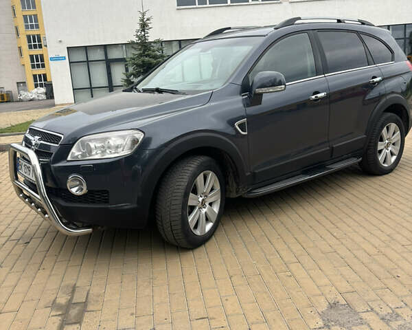 Серый Шевроле Каптива, объемом двигателя 2 л и пробегом 227 тыс. км за 8200 $, фото 3 на Automoto.ua
