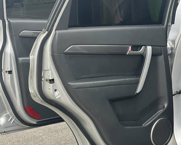 Серый Шевроле Каптива, объемом двигателя 2.4 л и пробегом 188 тыс. км за 8760 $, фото 8 на Automoto.ua