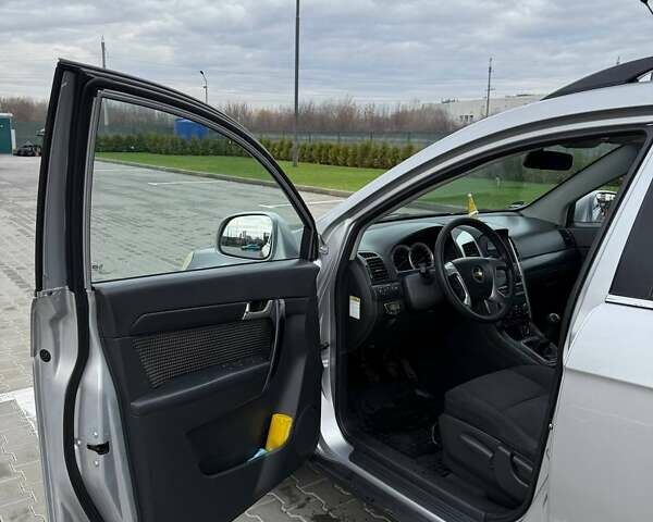 Серый Шевроле Каптива, объемом двигателя 2.4 л и пробегом 281 тыс. км за 7200 $, фото 13 на Automoto.ua