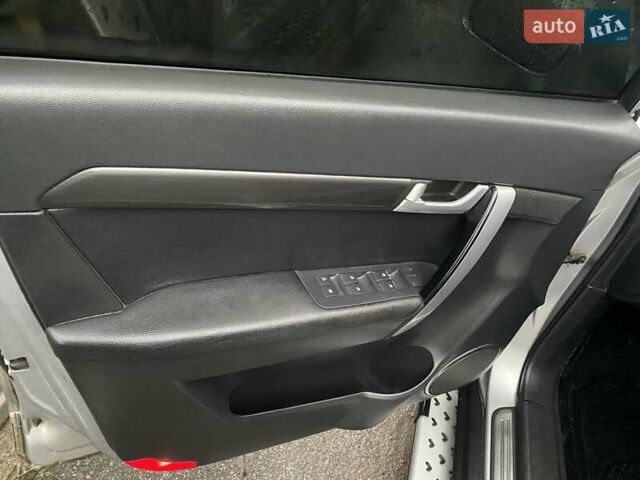 Серый Шевроле Каптива, объемом двигателя 3.2 л и пробегом 206 тыс. км за 6000 $, фото 17 на Automoto.ua