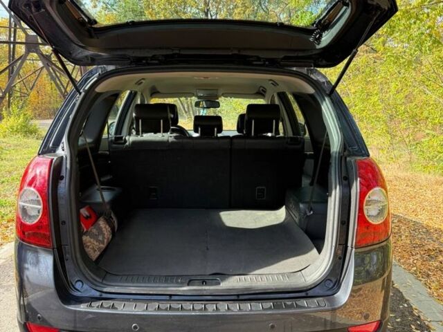 Сірий Шевроле Каптіва, об'ємом двигуна 2 л та пробігом 211 тис. км за 6000 $, фото 5 на Automoto.ua