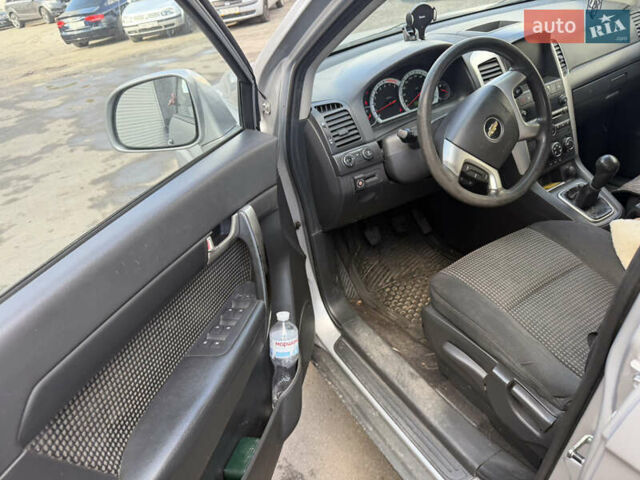 Сірий Шевроле Каптіва, об'ємом двигуна 2.41 л та пробігом 221 тис. км за 6500 $, фото 9 на Automoto.ua