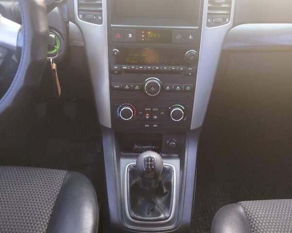 Серый Шевроле Каптива, объемом двигателя 2.41 л и пробегом 204 тыс. км за 6500 $, фото 12 на Automoto.ua