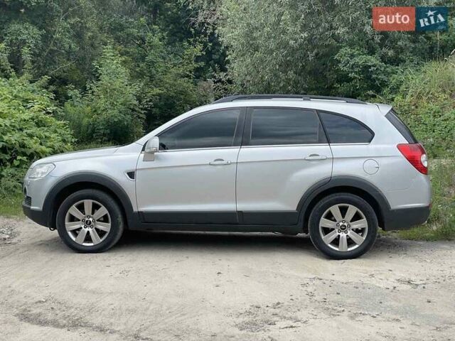 Сірий Шевроле Каптіва, об'ємом двигуна 2.4 л та пробігом 216 тис. км за 9200 $, фото 1 на Automoto.ua